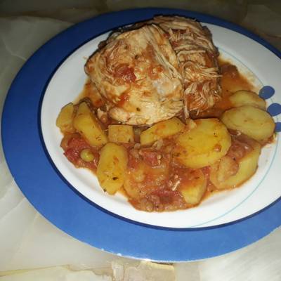 Pollo con salsa de tomates y papas Receta de adriana Lopez- Cookpad