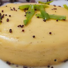 A picture of Dhokla cake.