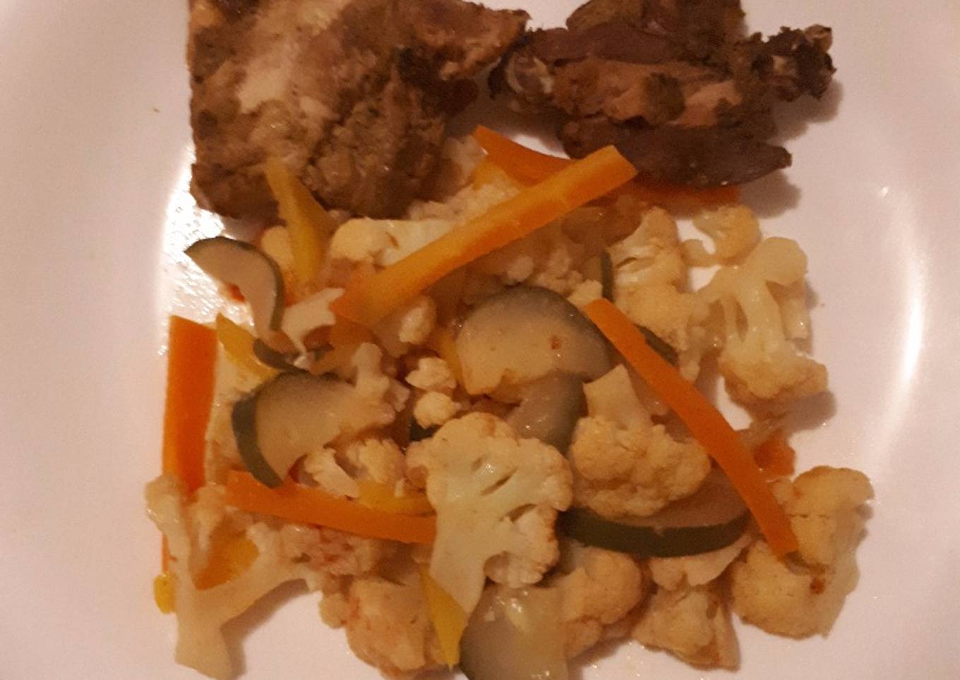 Cauliflower with grilled chicken