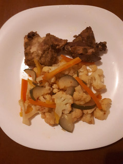 A picture of Cauliflower with grilled chicken.
