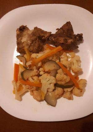 A picture of Cauliflower with grilled chicken.