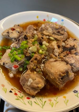 Hình của món Sườn heo hấp kiểu Hoa.