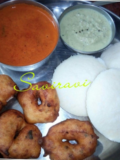 A picture of Idli Vada Chutney Sambhar.