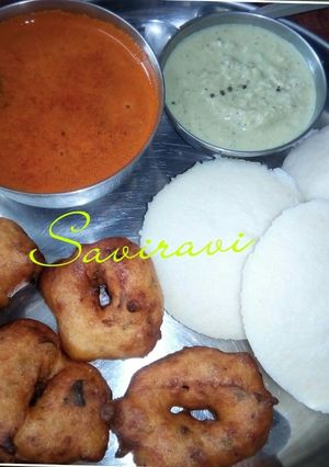 A picture of Idli Vada Chutney Sambhar.