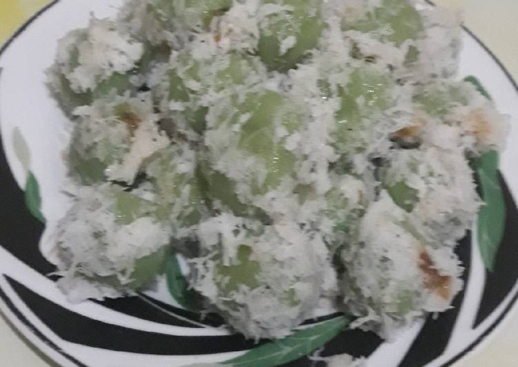 Masakan Populer Klepon tepung gaplek Ala Restoran