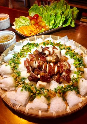 Hình của món Bánh hỏi heo quay.