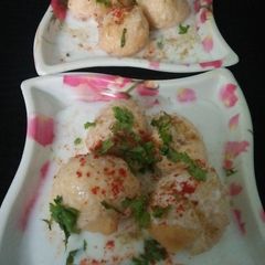 A picture of Dahi bada.