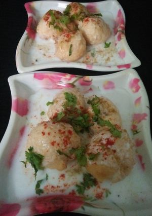 A picture of Dahi bada.