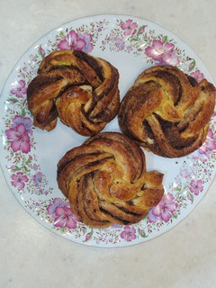 عکسی از دستور نان رول دارچینی