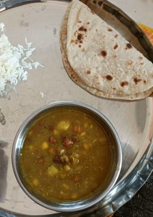आलू चना (Aloo chana recipe in hindi) रेसिपी मुख्य फोटो