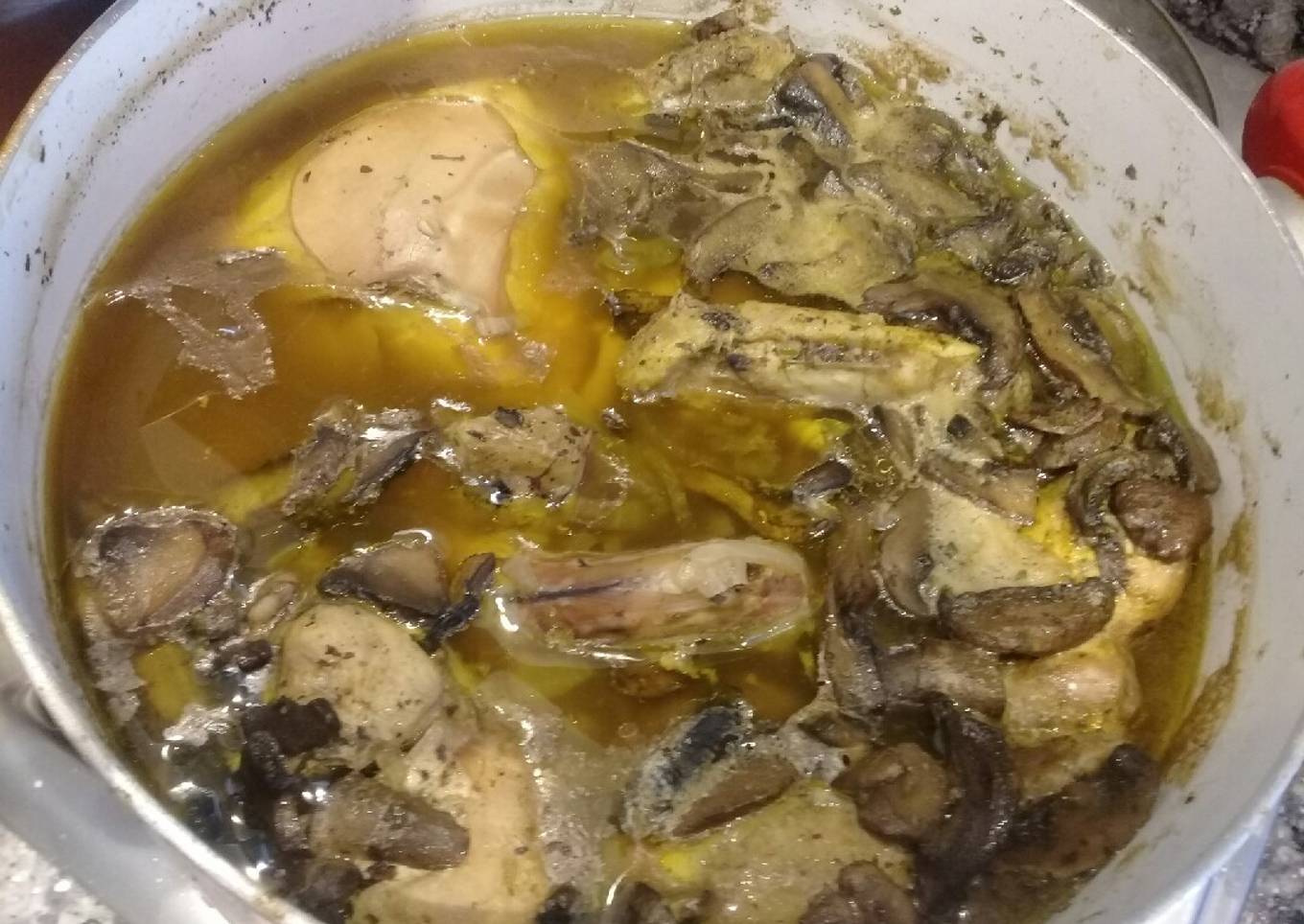 Pollo con champiñón a la cacerola salsa espesa deliciosa