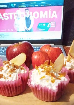 Una foto de Muffins de manzana con canela