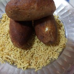 A picture of Besan sev with bread pakora.