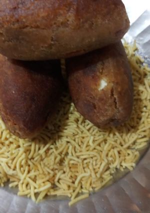 A picture of Besan sev with bread pakora.