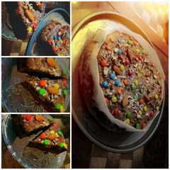 A picture of Chocolate bunty cake🎂.