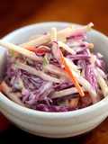 Ensalada de repollo con manzana y zanahoria