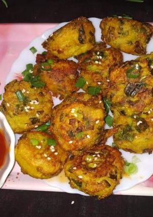 हरे प्याज़ के पकोड़े (Hare Pyaz ke Pakode recipe in Hindi) रेसिपी मुख्य फोटो