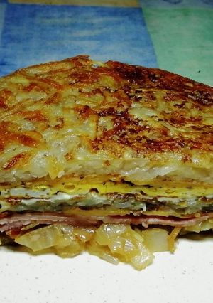 A picture of LeVié Bacon, Cheese and Egg Potato Burger.