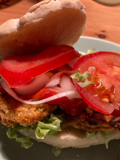 Una foto de Hamburguesas y Crestas de Pollo