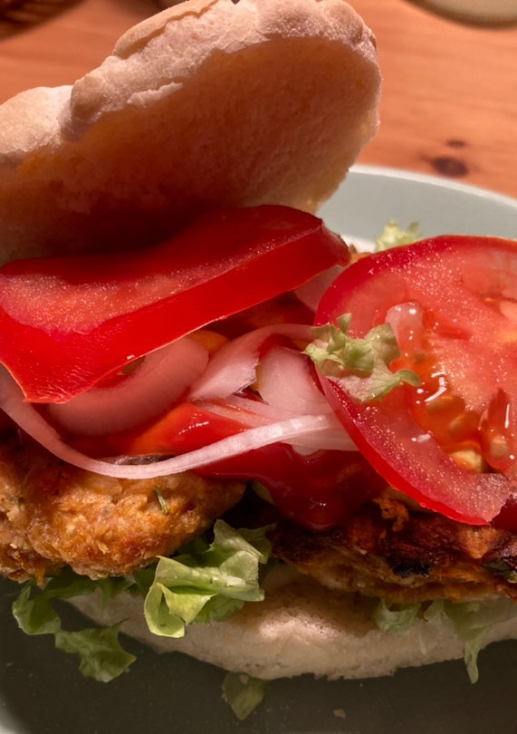 Una foto de Hamburguesas y Crestas de Pollo