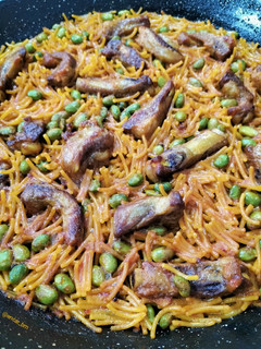 Una foto de Fideos con costilla ibérica y edamame