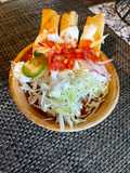 Enchiladas de pollo fritas a mi estilo y sabor