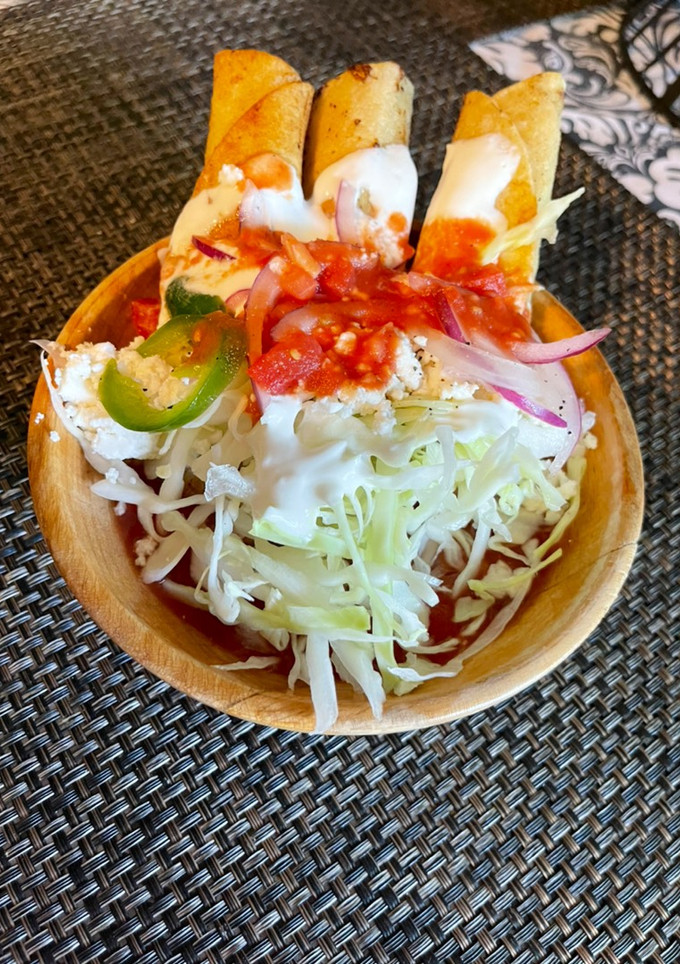 Una foto de Enchiladas de pollo fritas a mi estilo y sabor