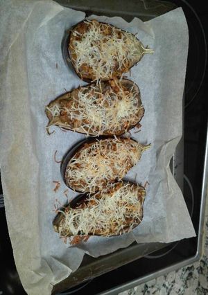 Foto principal de Berenjena rellena de atún, champiñones, cebolla y ajo
