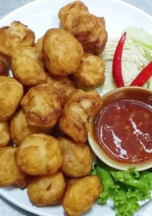 A picture of Crispy Fried Fish Balls with Sweet Chili Sauce.