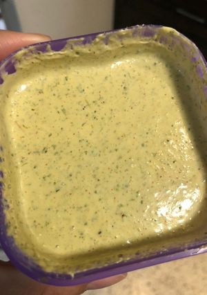 A picture of Cilantro garlic sauce.