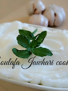 A picture of Garlic Sauce Without Eggs.