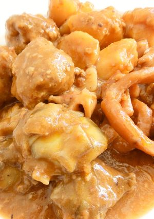 Foto principal de Albondigas de carne con alcachofa y calamar