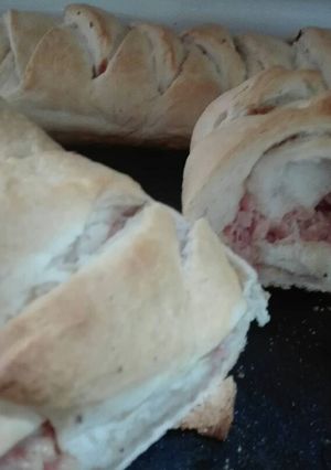 Una foto de Trenzas de muzzarella y jamón