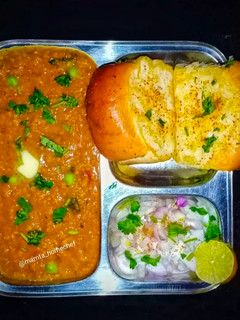 પાઉંભાજી (Pavbhaji Recipe In Gujarati) રેસીપી મુખ્ય ફોટો