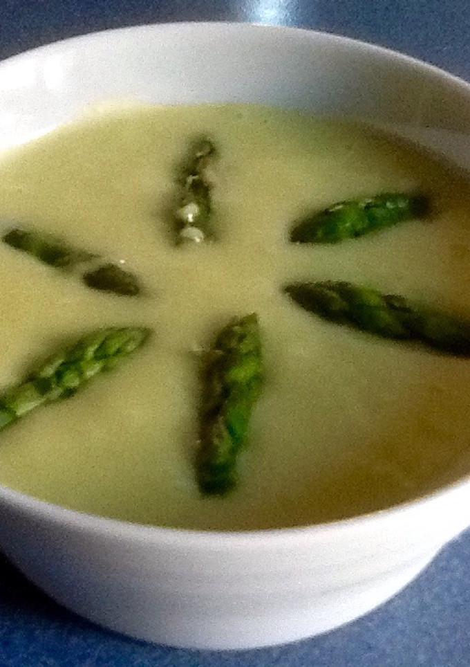 Una foto de Crema de espárragos trigueros
