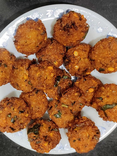 கடலைப் பருப்பு,உருளைக் கிழங்கு மசால்வடை (channadal,potato masala vadai) செய்முறை முக்கிய புகைப்படம்