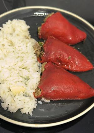 Una foto de Pimientos del piquillo rellenos de carne al horno