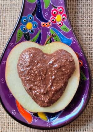 Una foto de Crema de cacao y almendras, saludable y bien low carb 🥥 para untar, dipear o comer a cucharaditas
