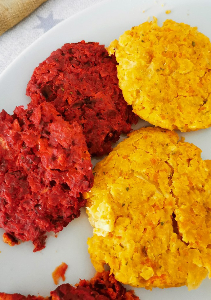 Una foto de Falafel de garbanzos y remolacha