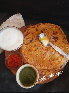 आलू पराठा (aloo paratha recipe in marathi) रेसिपी चे मुख्य फोटो