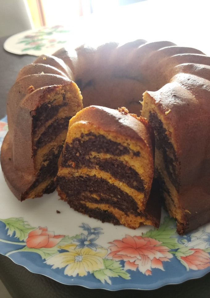Una foto de Torta de naranja marmolada low carb