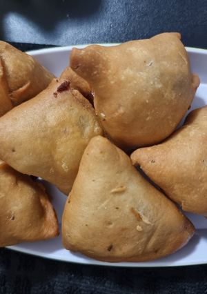 A picture of Punjabi samosa.