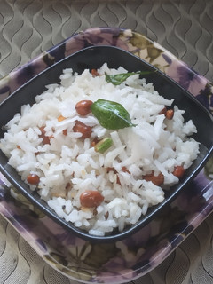 કોકોનટ રાઈસ (Coconut Rice Recipe In Gujarati) રેસીપી મુખ્ય ફોટો