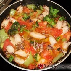 A picture of Kalamarakia (calamari).... special!.
