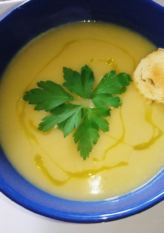 Una foto de Sopa crema de papa y puerro
