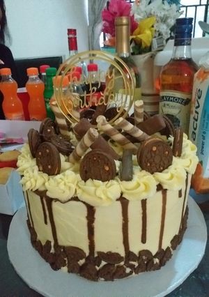 A picture of Royal icing drip.