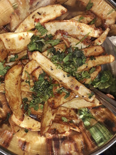 ગાર્લિક પોટેટો વેજીસ (Garlic Potato Wedges Recipe In Gujarati) રેસીપી મુખ્ય ફોટો