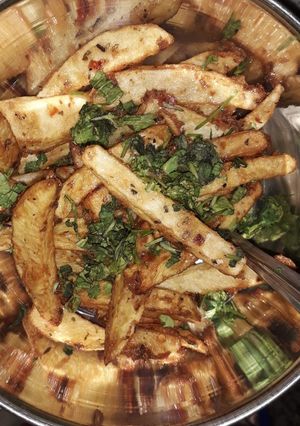 ગાર્લિક પોટેટો વેજીસ (Garlic Potato Wedges Recipe In Gujarati) રેસીપી મુખ્ય ફોટો