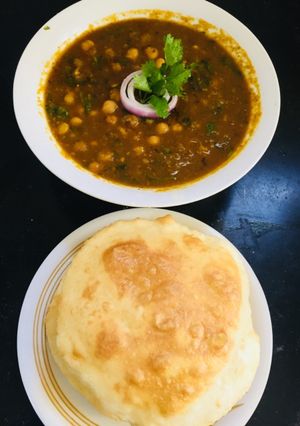 भटूरे (Bhature recipe in hindi) रेसिपी मुख्य फोटो