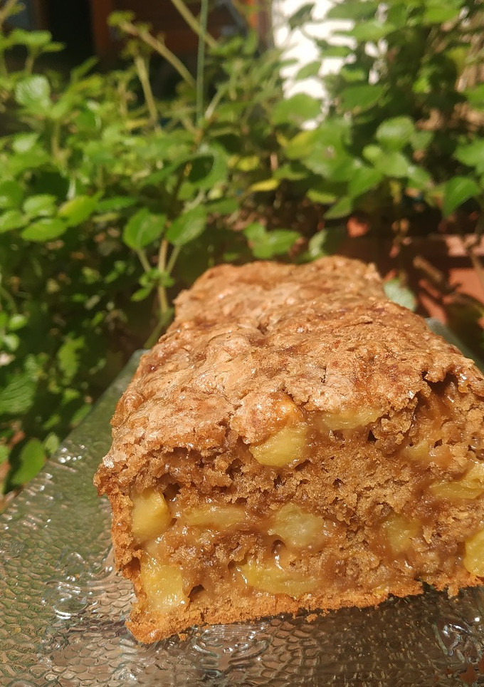 Una foto de Budín húmedo de manzana y canela. Apto vegano